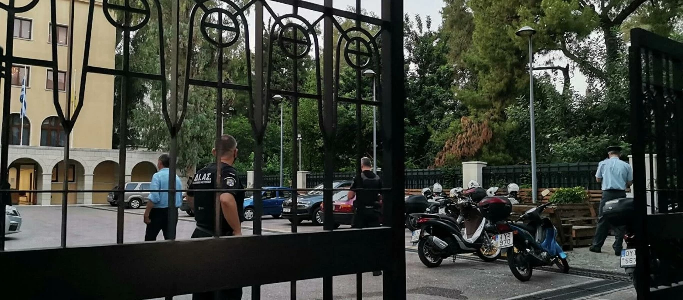 Σοκάρουν οι μαρτυρίες για την επίθεση στη Μονή Πετράκη: «Έλιωναν τα ρούχα μας από το βιτριόλι - Νομίζαμε ήταν αγιασμός»